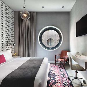 King Room Bronze